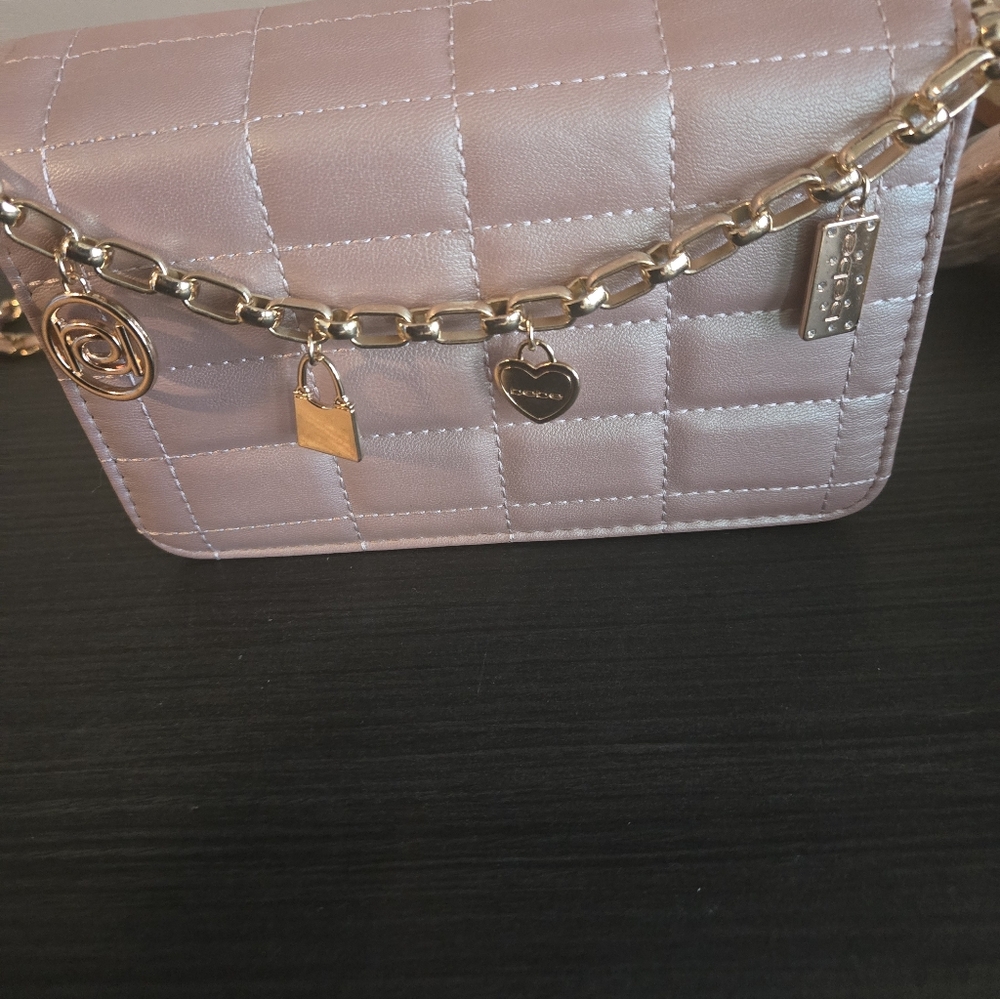 Bebe Jacari Crossbody Bag Iridescent Mauve Quilted Gold Chain⁸look - Picture 6 of 7